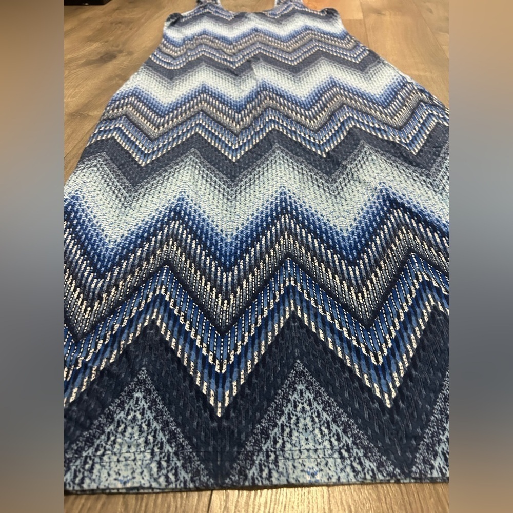 Mario Serrani Chevron Patterned Blue and White Dress - Picture 2 of 4